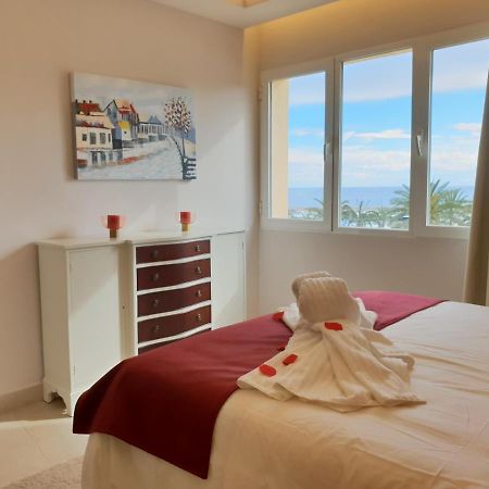 Fantastic Apartment In Front Of The Sea & Marina Естепона Екстериор снимка