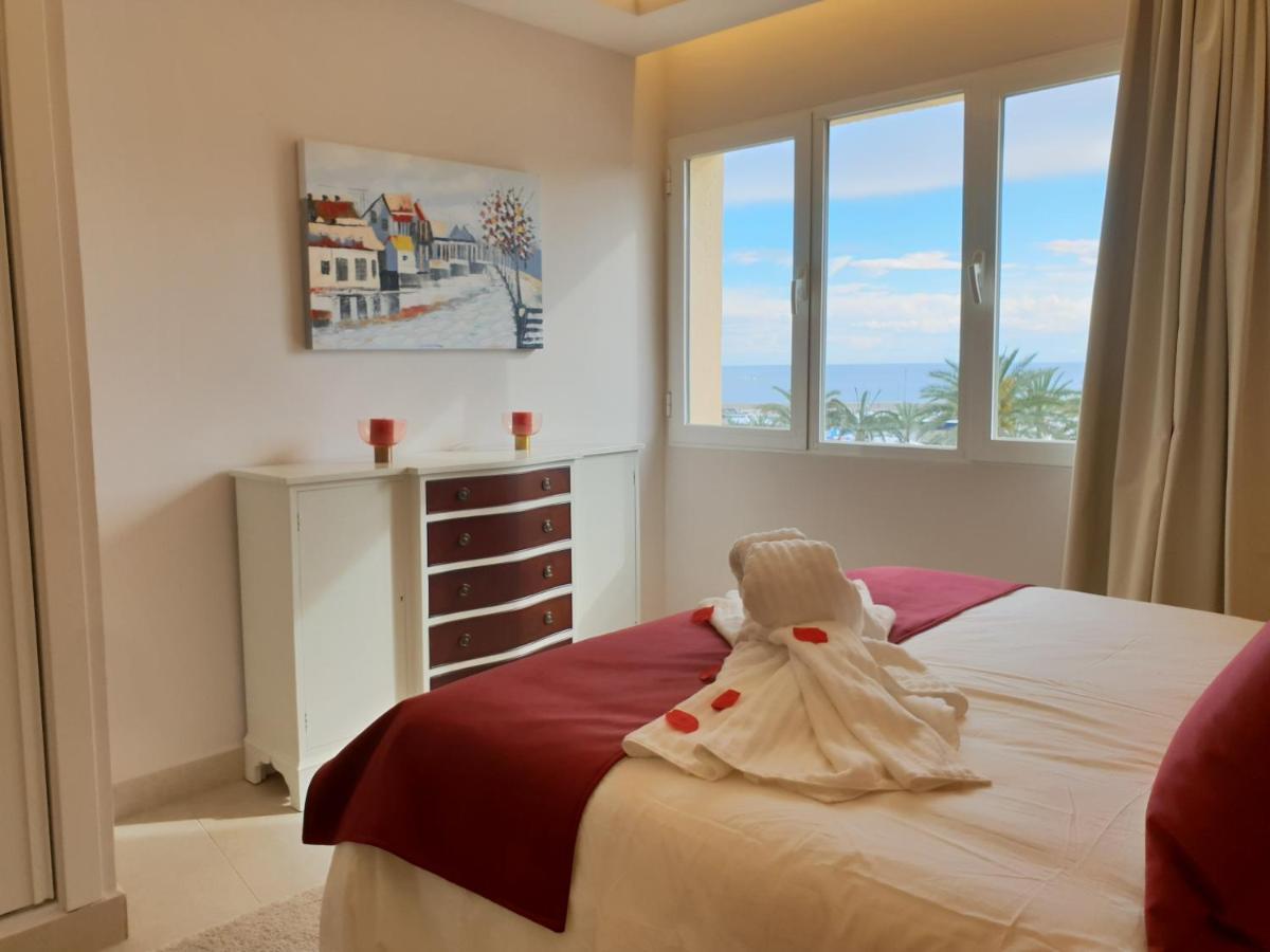 Fantastic Apartment In Front Of The Sea & Marina Естепона Екстериор снимка