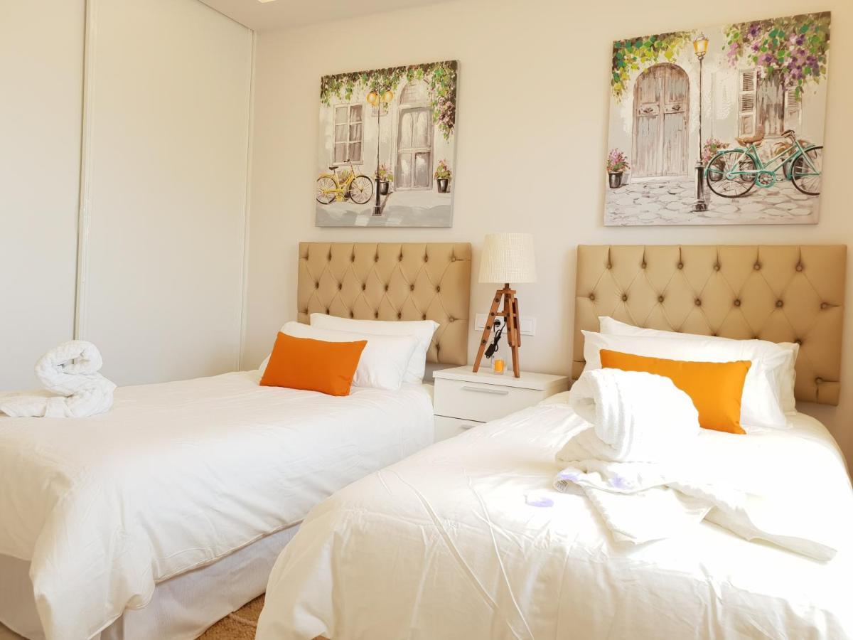 Fantastic Apartment In Front Of The Sea & Marina Естепона Екстериор снимка